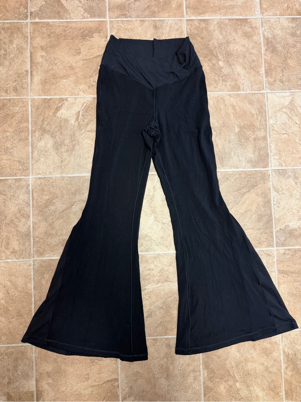 Offline by aerie Black Flare crossover Yoga Pants